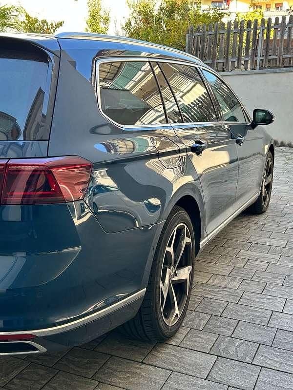 Usata VW Passat Alltrack 200 CV (147 kW) 2022 Blu/azzurro Station wagon