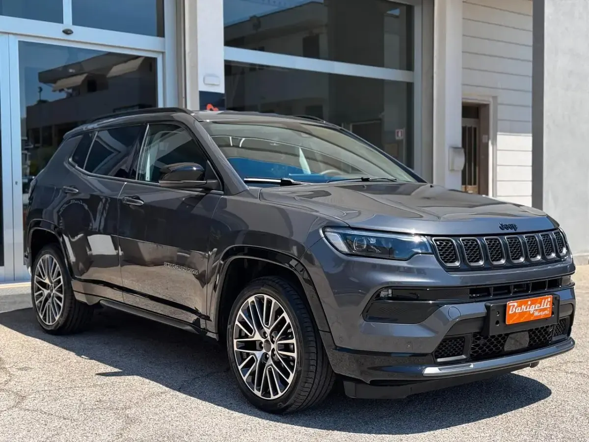 Usata Jeep Compass Summit 131 CV (96 kW) 2025 Grigio SUV
