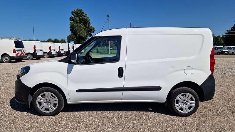 Usata Fiat Doblò Lounge 105 CV (77 kW) 2020 Bianco Monovolume