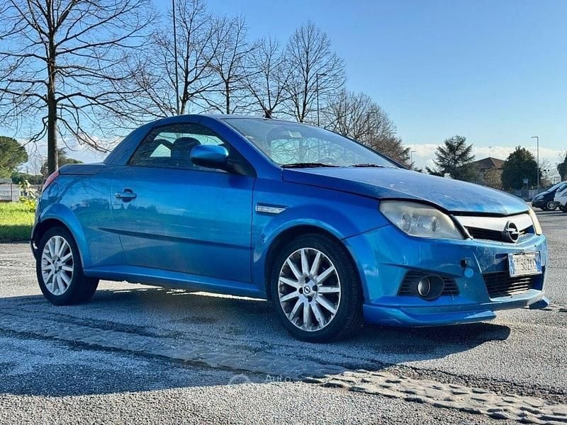 Usata Opel Tigra Sport 69 CV (50 kW) 2005 Blu Cabrio