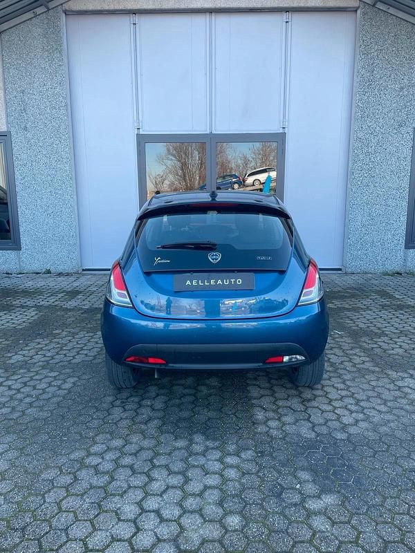 Usata Lancia Ypsilon Silver 69 CV (50 kW) 2023 Blu/azzurro Utilitaria