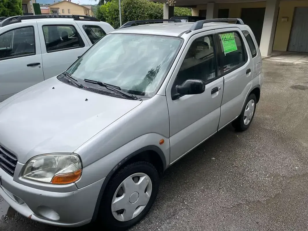 Usata Suzuki Ignis GL 83 CV (61 kW) 2002 Argento Utilitaria