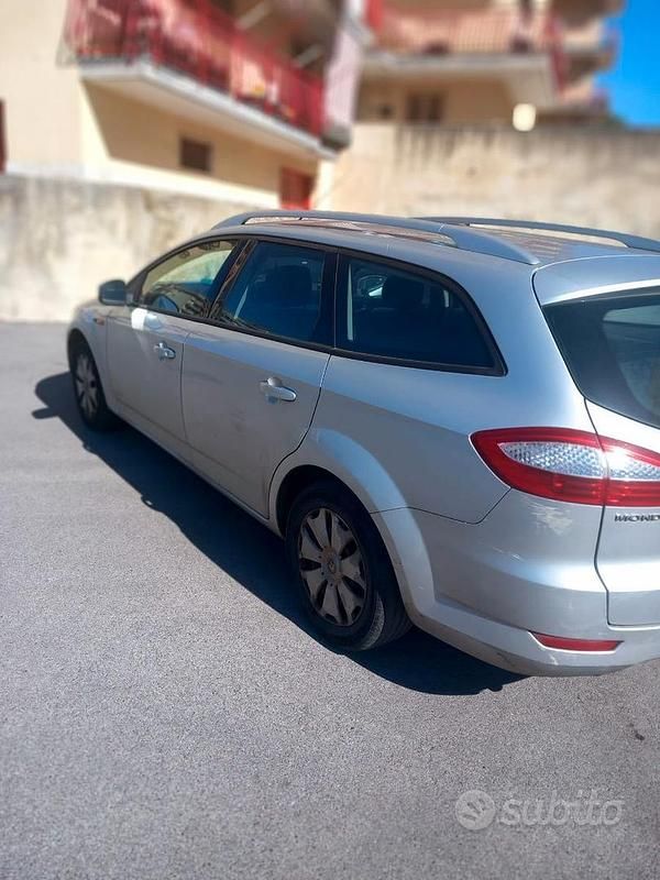 Usata Ford Mondeo 140 CV (102 kW) 2010 Grigio Station wagon
