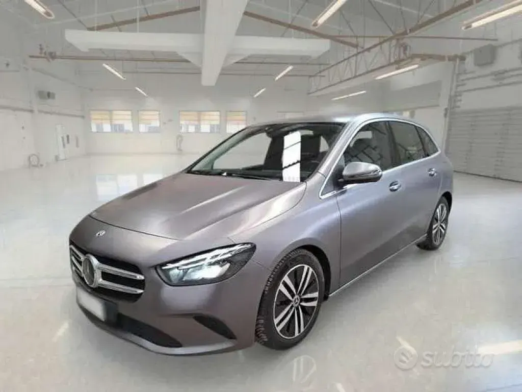 Gebraucht Mercedes B200 150 PS (110 kW) 2021 Grau Van / Kleinbus