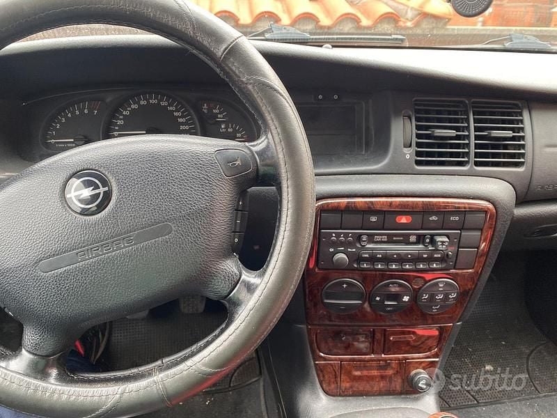 Blu Usata 2000 Opel Vectra Edition Tre volumi | 1200 € - Immagine 1/4
