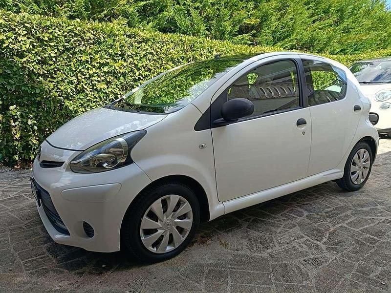 Usata Toyota Aygo Connect Style 68 CV (50 kW) 2014 Utilitaria