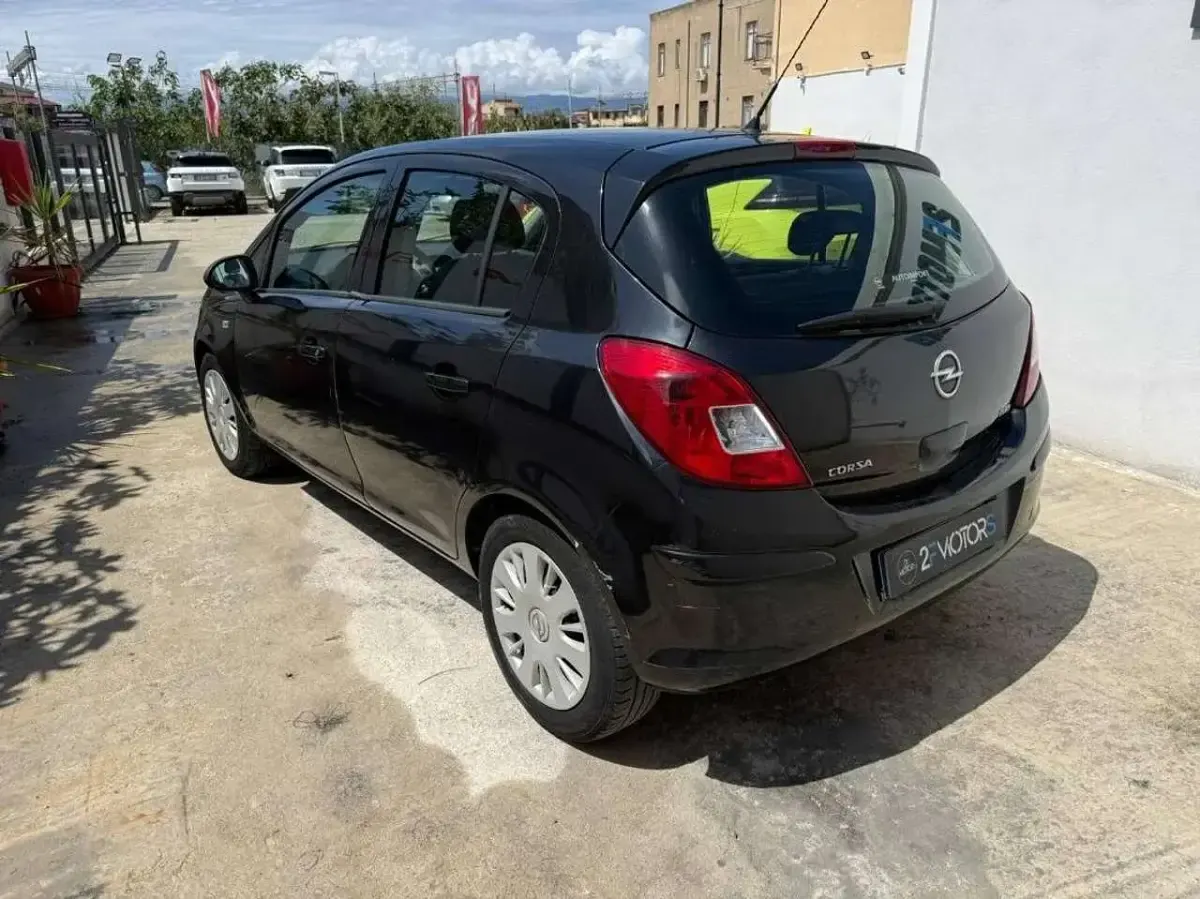 Usata Opel Corsa 86 CV (63 kW) 2012 Nero Utilitaria