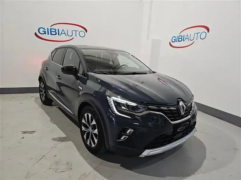 Usata Renault Captur Techno 145 CV (106 kW) 2023 Blu scuro SUV