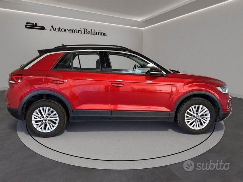 Usata VW T-Roc Life 110 CV (80 kW) 2022 Rosso SUV