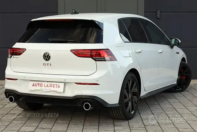 Gebraucht VW Golf VIII GTI 245 PS (180 kW) 2024 Weiß Limousine