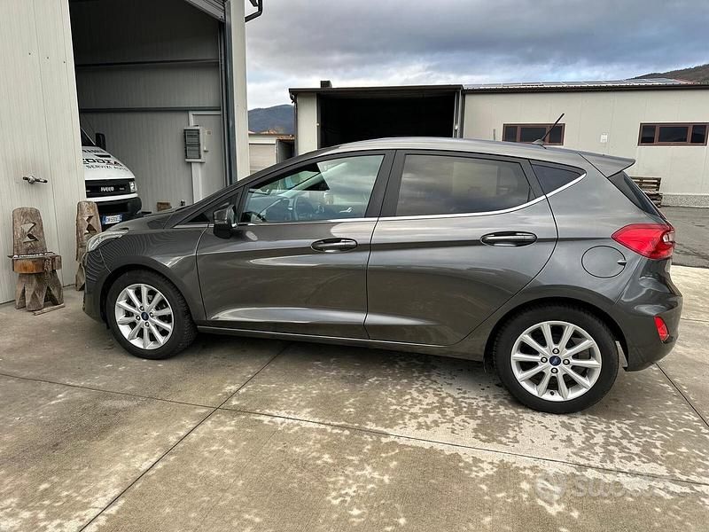 Usata Ford Fiesta Vignale 86 CV (63 kW) 2019 Grigio Utilitaria