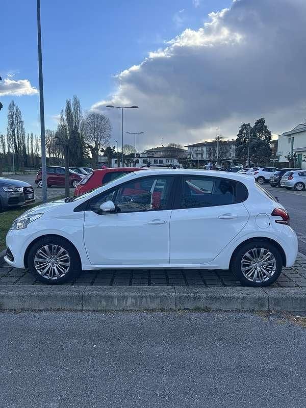 Usata Peugeot 208 Signature Sky 83 CV (61 kW) 2019 Utilitaria