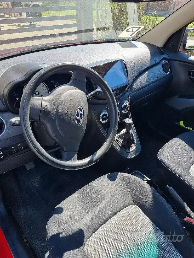 Usata Hyundai i10 66 CV (48 kW) 2010 Rosso Utilitaria