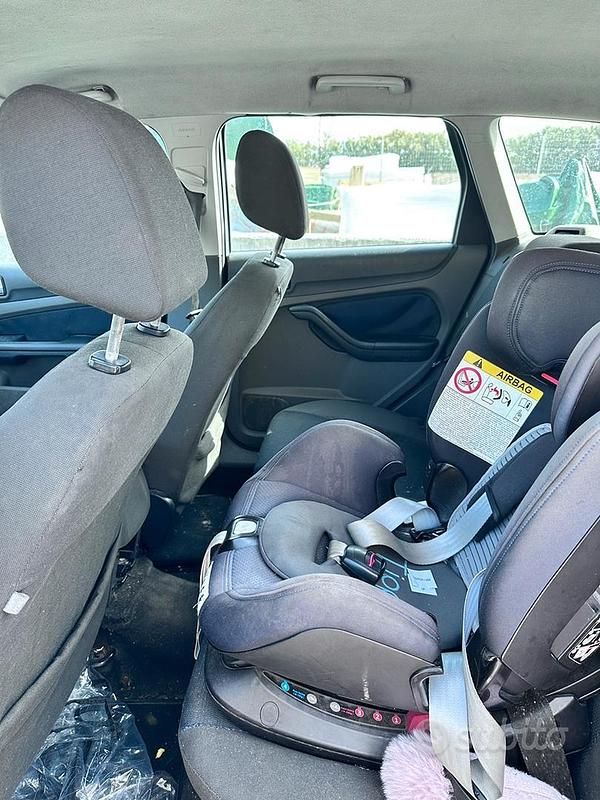 Usata Ford Focus 115 CV (84 kW) 2006 Grigio Station wagon