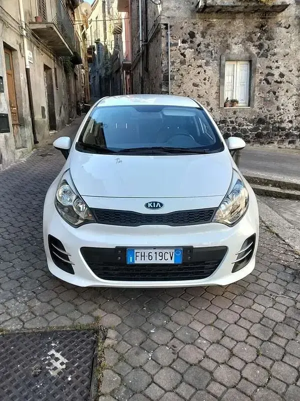 Usata Kia Rio Active 75 CV (55 kW) 2017 Berlina