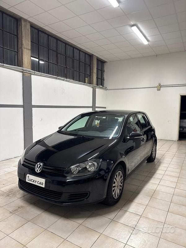 Nero Usata 2011 VW Golf United Tre volumi | 5600 € (Buon prezzo) - Immagine 1/4