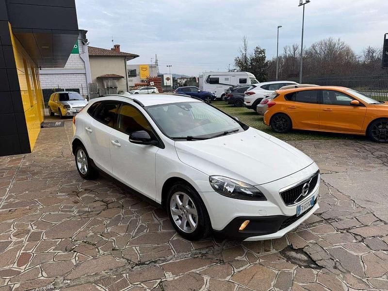 Usata Volvo V40 CC 120 CV (88 kW) 2019 Bianco Station wagon