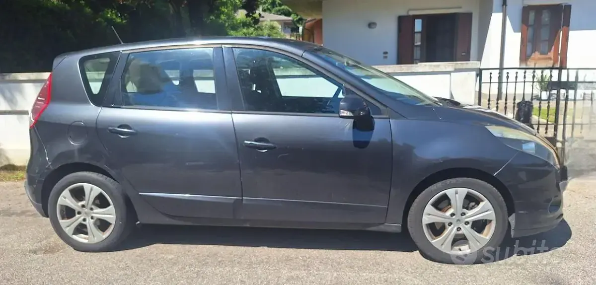 Usata Renault Scenic E-Tech 110 CV (80 kW) 2009 Grigio Monovolume