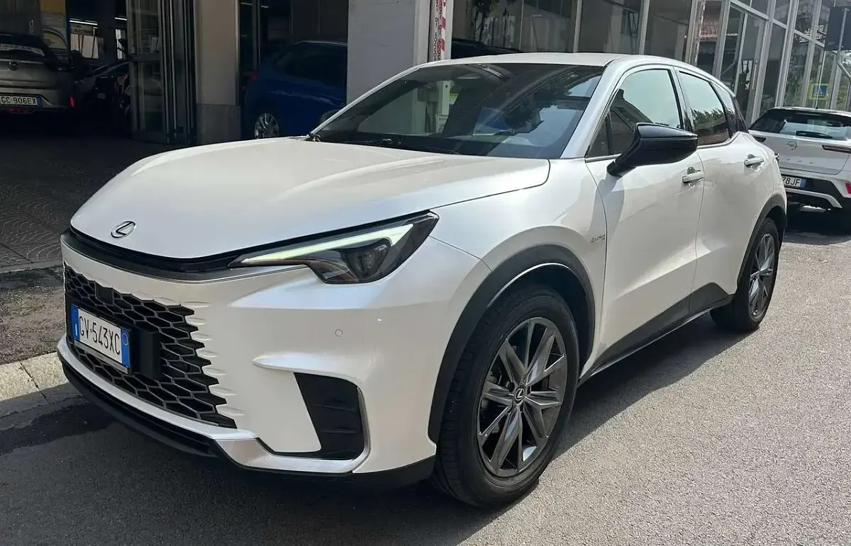 Usata Lexus LBX 91 CV (66 kW) 2024 Bianco SUV