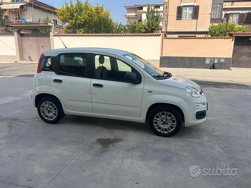 Usata Fiat Panda Lounge 69 CV (50 kW) 2017 Bianco Utilitaria