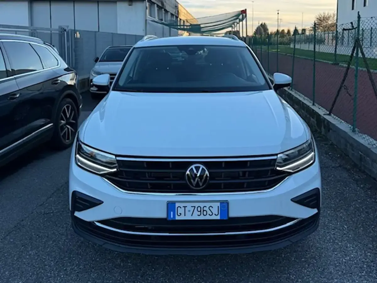 Usata VW Tiguan Life 150 CV (110 kW) 2024 Pure white SUV
