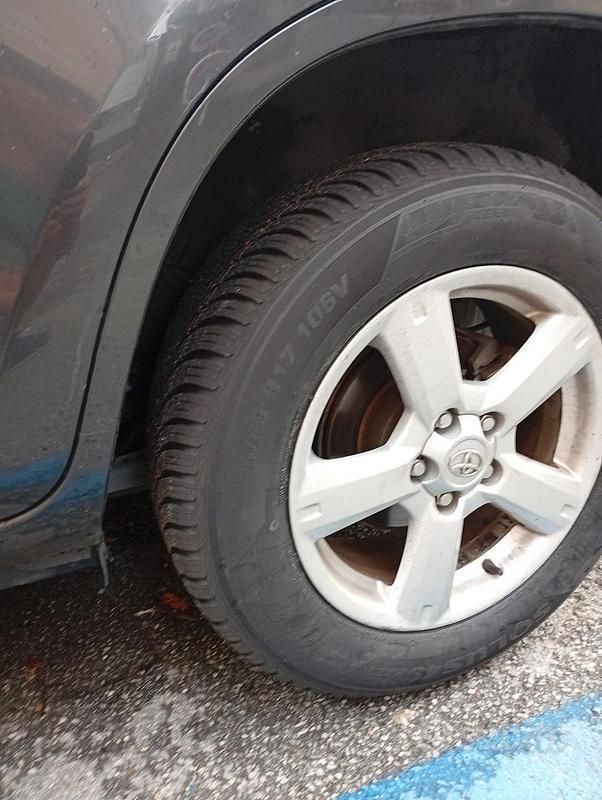 Grigio Usata 2007 Toyota RAV4 SUV | 7900 € (Buon prezzo) - Immagine 1/4