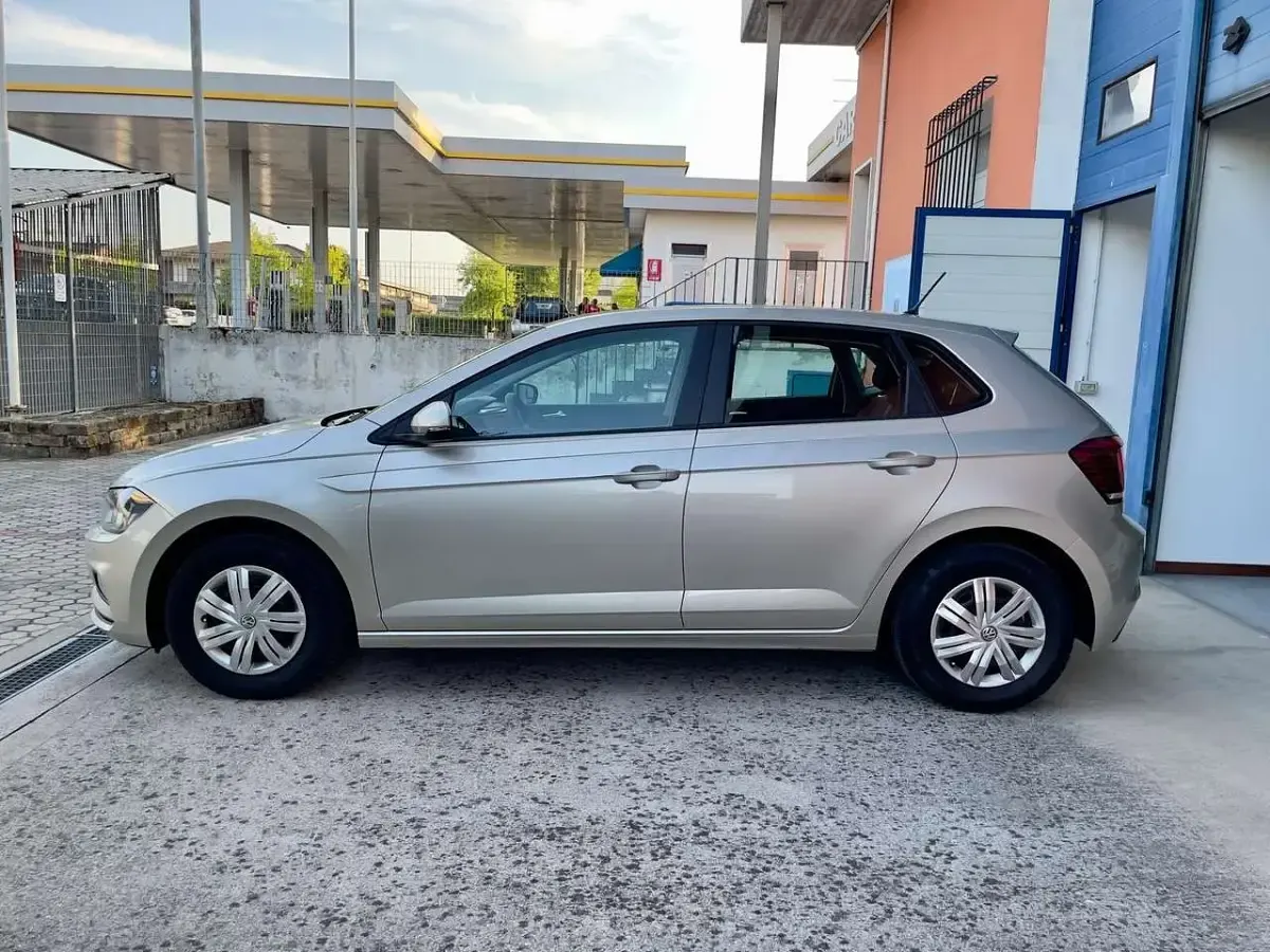 Usata VW Polo Comfortline 65 CV (47 kW) 2018 Argento Utilitaria