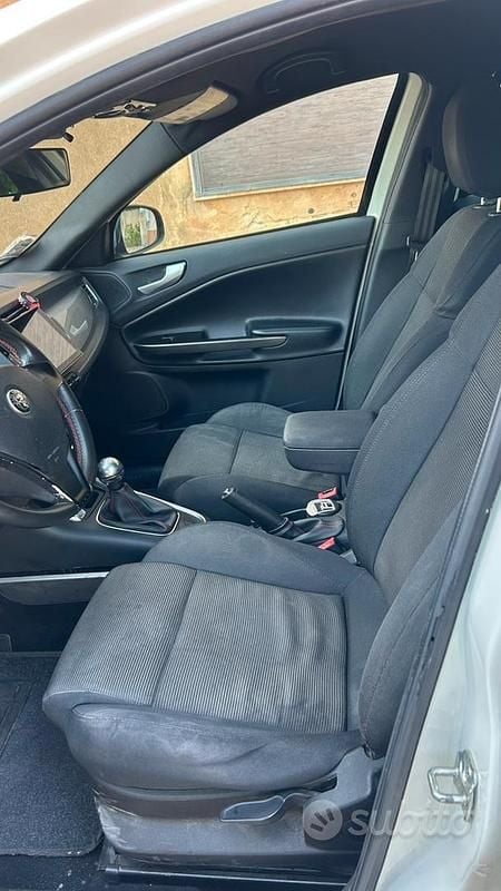 Usata Alfa Romeo Giulietta Veloce 105 CV (77 kW) 2013 Bianco Berlina