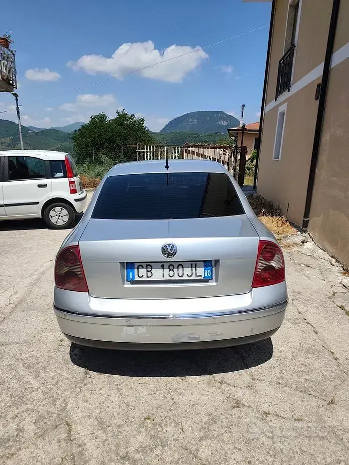 Usata VW Passat 130 CV (95 kW) 2002 Grigio Berlina
