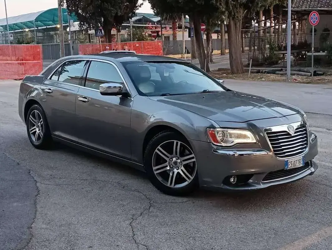 Usata Lancia Thema 190 CV (139 kW) 2013 Grigio Berlina