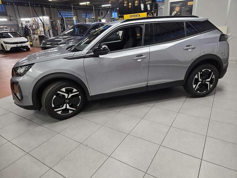 Usata Peugeot 2008 Allure 101 CV (74 kW) 2024 Grigio SUV