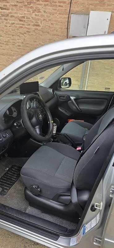 Usata Toyota RAV4 116 CV (85 kW) 2003 Argento SUV