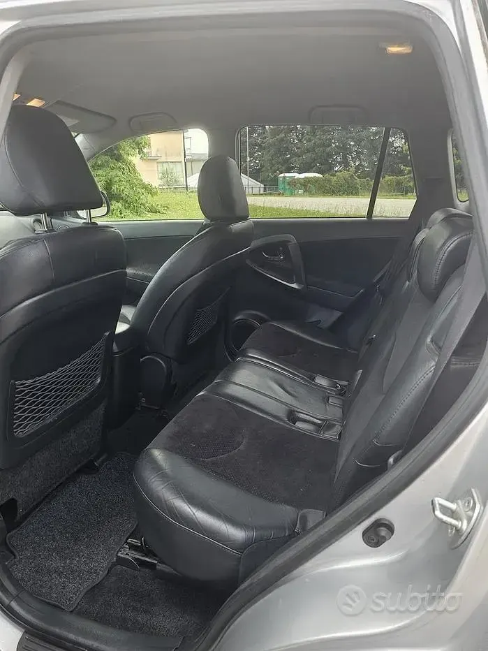 Usata Toyota RAV4 150 CV (110 kW) 2010 Grigio SUV