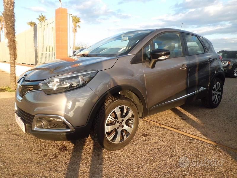 Usata Renault Captur Intens 90 CV (66 kW) 2017 Grigio SUV