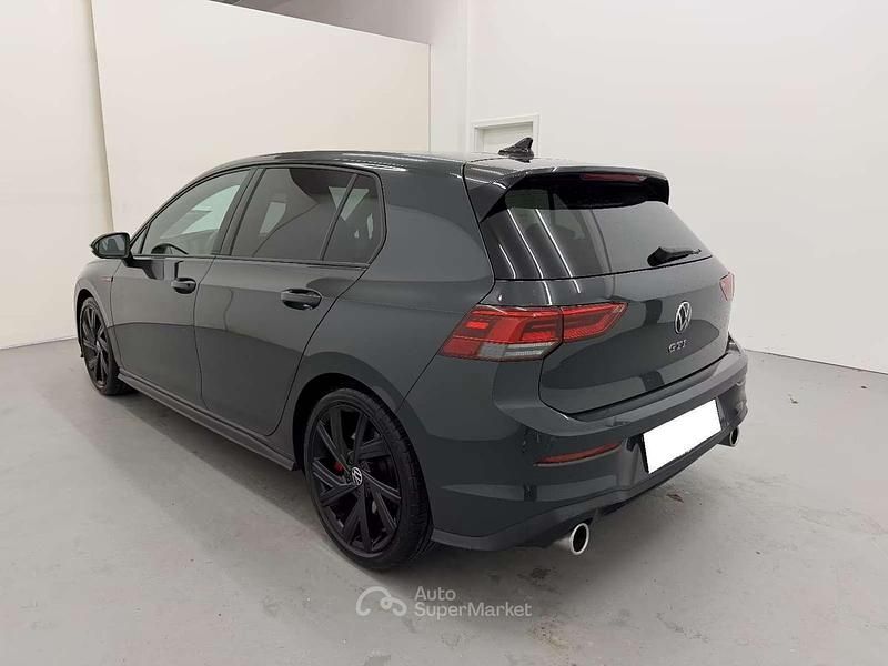 Usata VW Golf VIII GTI 245 CV (180 kW) 2022 Grigio urano Berlina