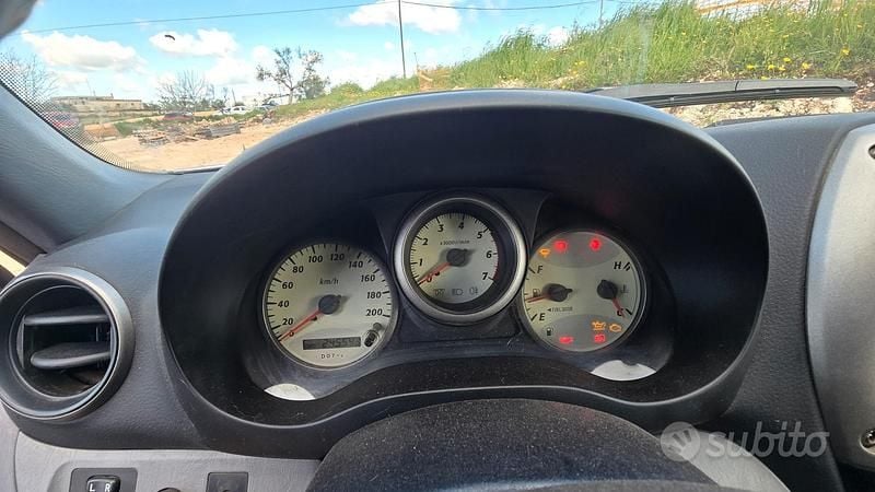 Usata Toyota RAV4 116 CV (85 kW) 2004 Grigio SUV