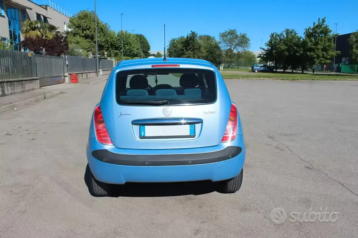 Usata Lancia Ypsilon 60 CV (44 kW) 2004 Bluazzurro Utilitaria