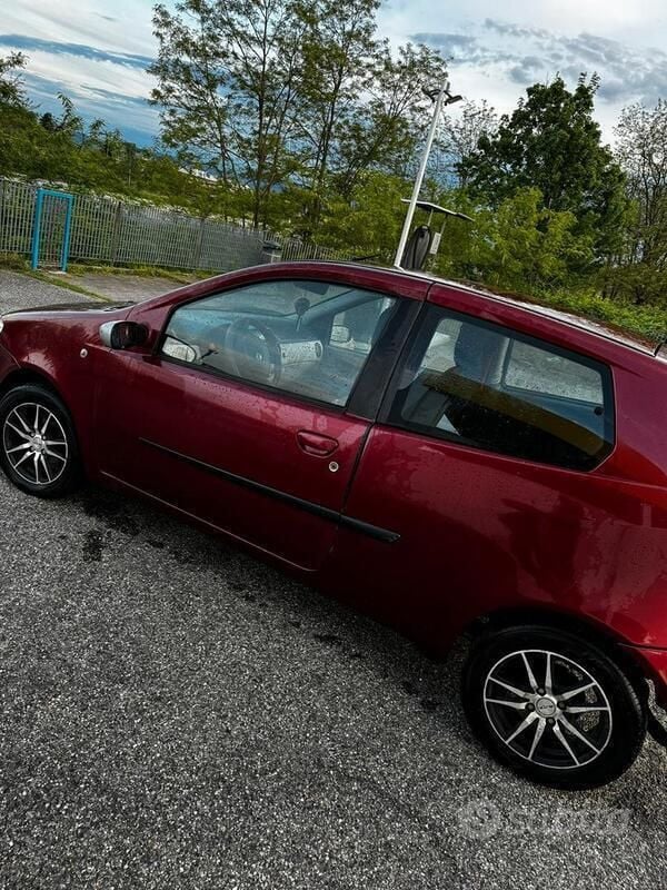 Usata Fiat Punto 69 CV (50 kW) 2004 Rosso Utilitaria