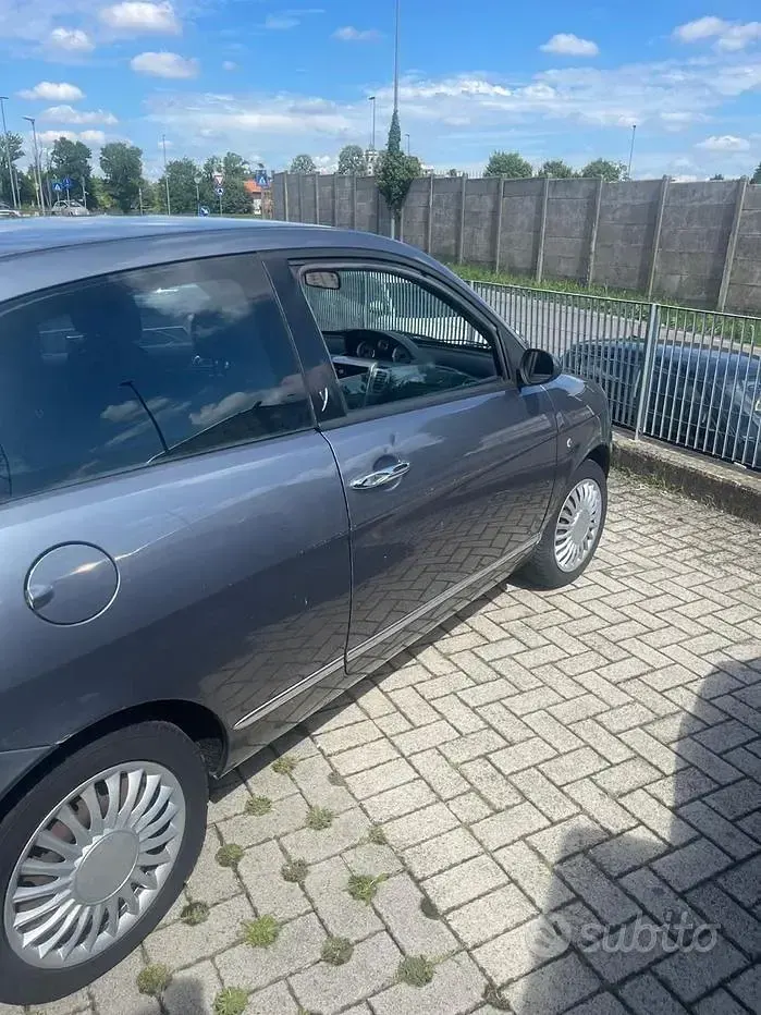 Usata Lancia Ypsilon 60 CV (44 kW) 2007 Grigio Utilitaria