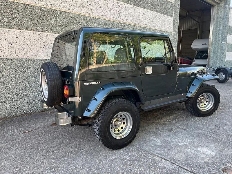 Usata Jeep Wrangler 103 CV (75 kW) 1995 Verde SUV