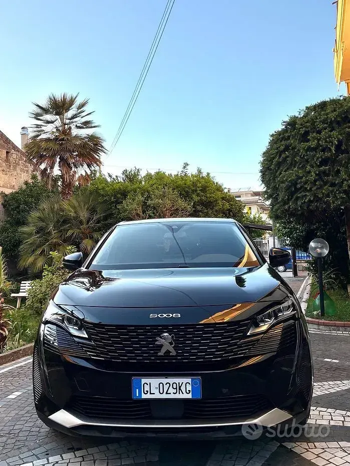 Usado Peugeot 5008 Allure 131 CV (96 kW) 2022 Negro SUV