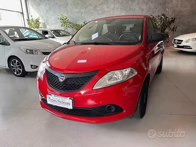 Usata Lancia Ypsilon 69 CV (50 kW) 2018 Rosso Utilitaria