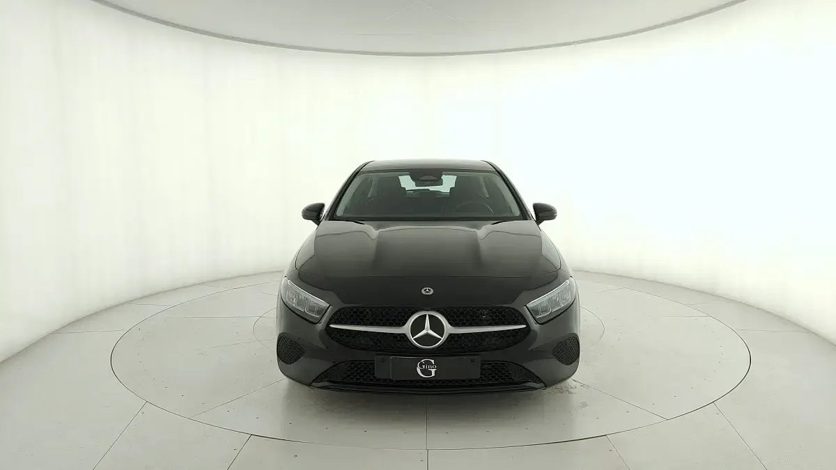 Usado Mercedes A180 Advanced 116 CV (85 kW) 2025 Negro Berlina