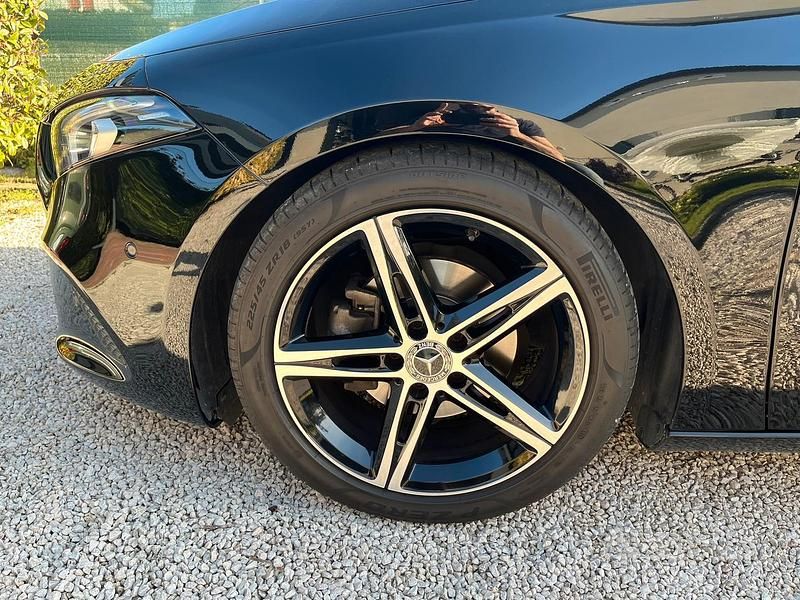 Usata Mercedes A180 140 CV (102 kW) 2019 Nero Berlina