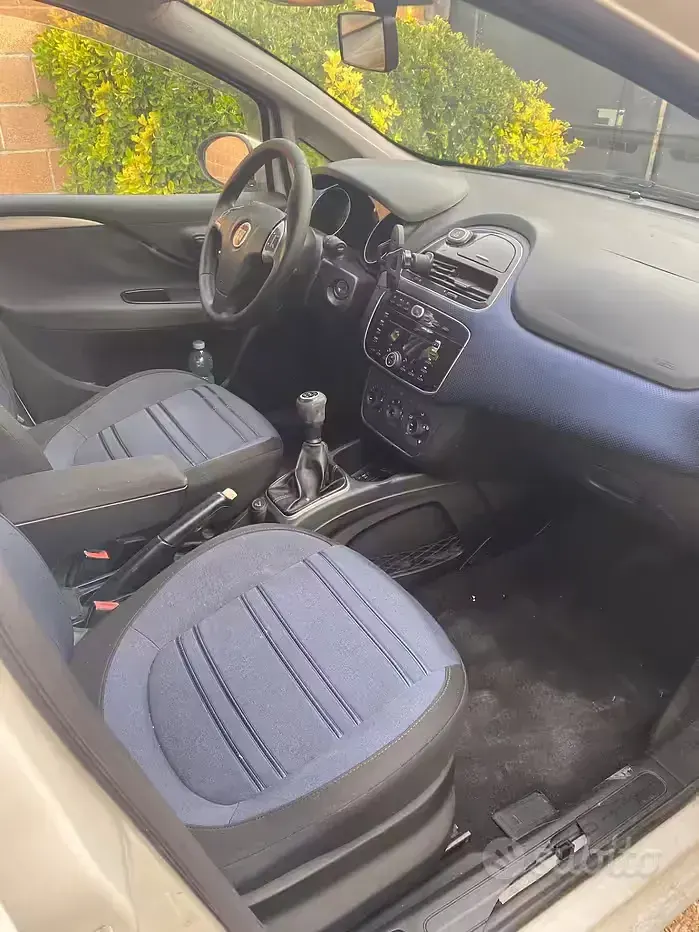 Usata Fiat Punto Evo S 95 CV (69 kW) 2011 Bianco Utilitaria