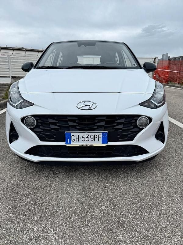 Usata Hyundai i10 65 CV (47 kW) 2022 Bianco Utilitaria