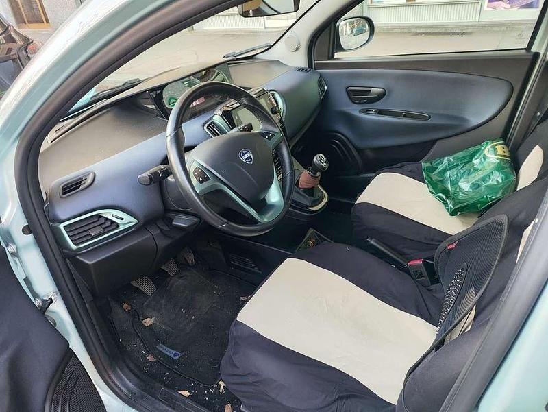 Usata Lancia Ypsilon Gold 69 CV (50 kW) 2023 Verde Utilitaria