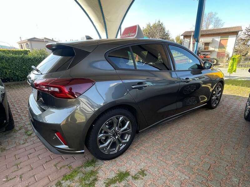 Usata Ford Focus ST-Line 125 CV (91 kW) 2024 Grigio Berlina