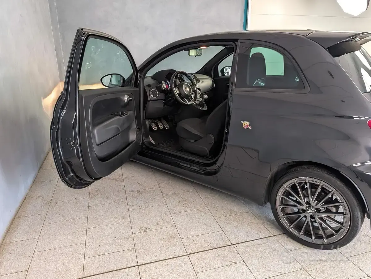 Usata Abarth 500e Competizione 121 kW (165 CV) 2023 Nero Utilitaria