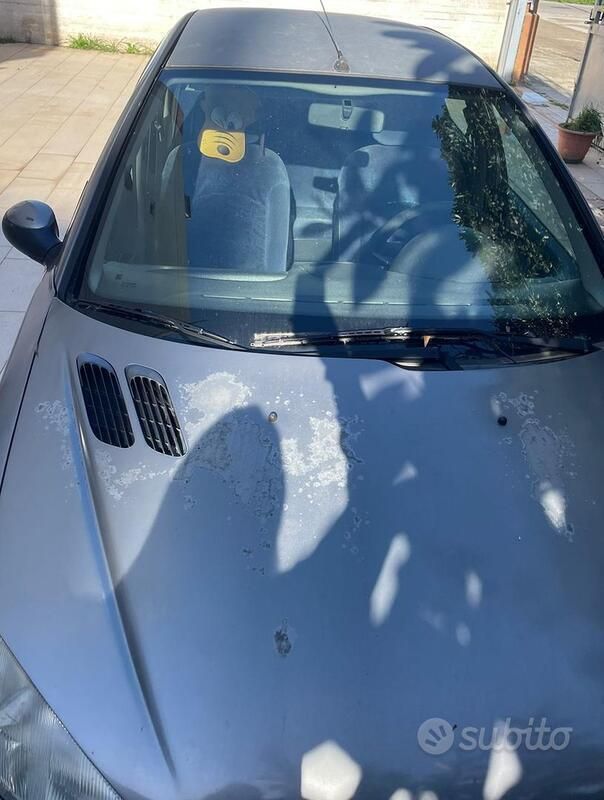 Grigio Usata 2000 Peugeot 206 Due volumi | 800 € - Immagine 1/4